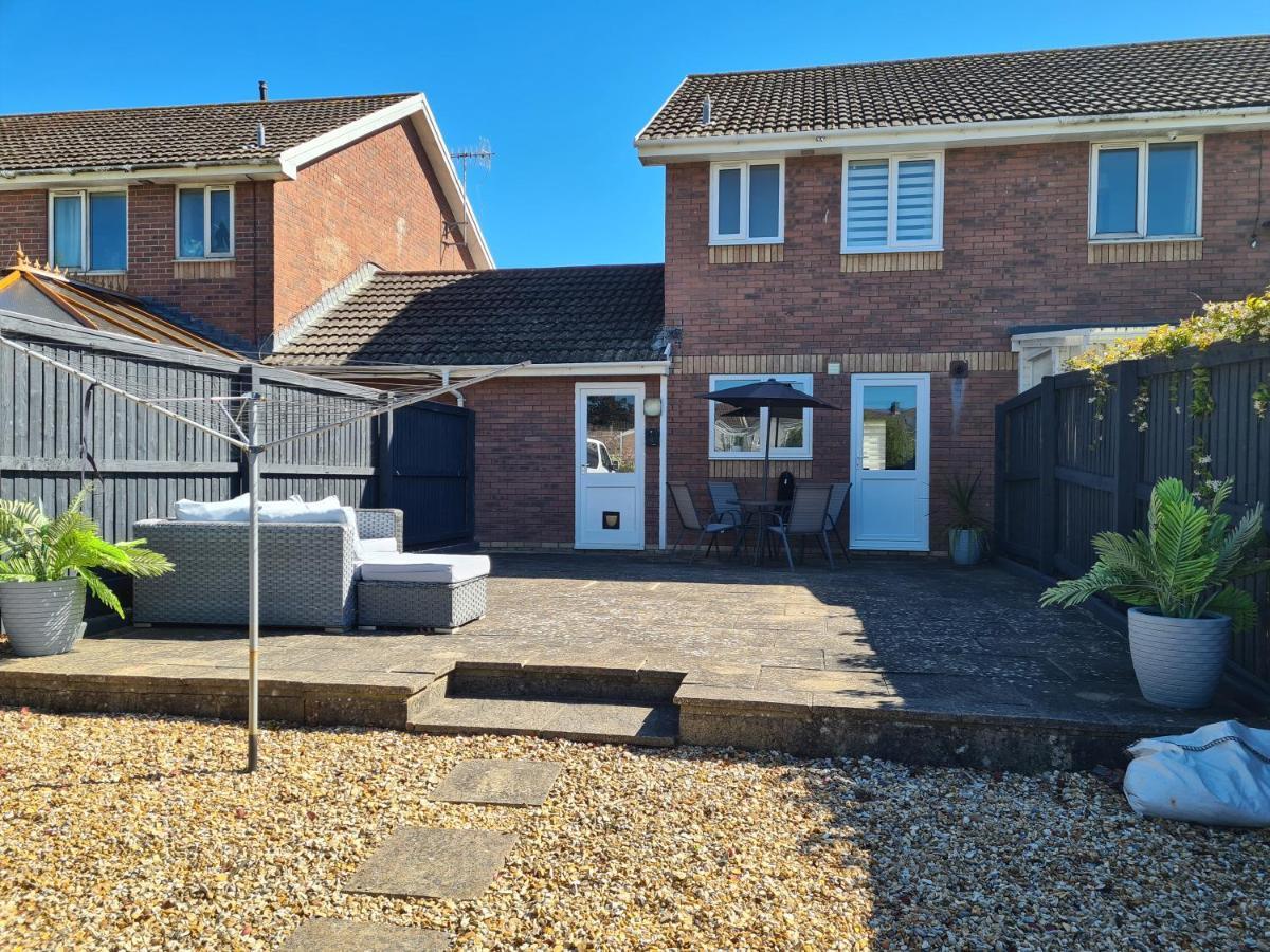 Stunning 2 Bed House Near Coastal Path/Lake/Beach Llanelli Exterior foto